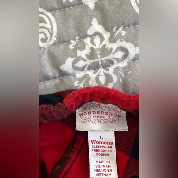 Wondershop Women’s Red and Black Checkered Pajama Set - Picture 6 of 6